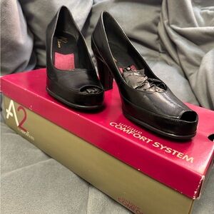 Black sensible heels, aerosoles never been worn.